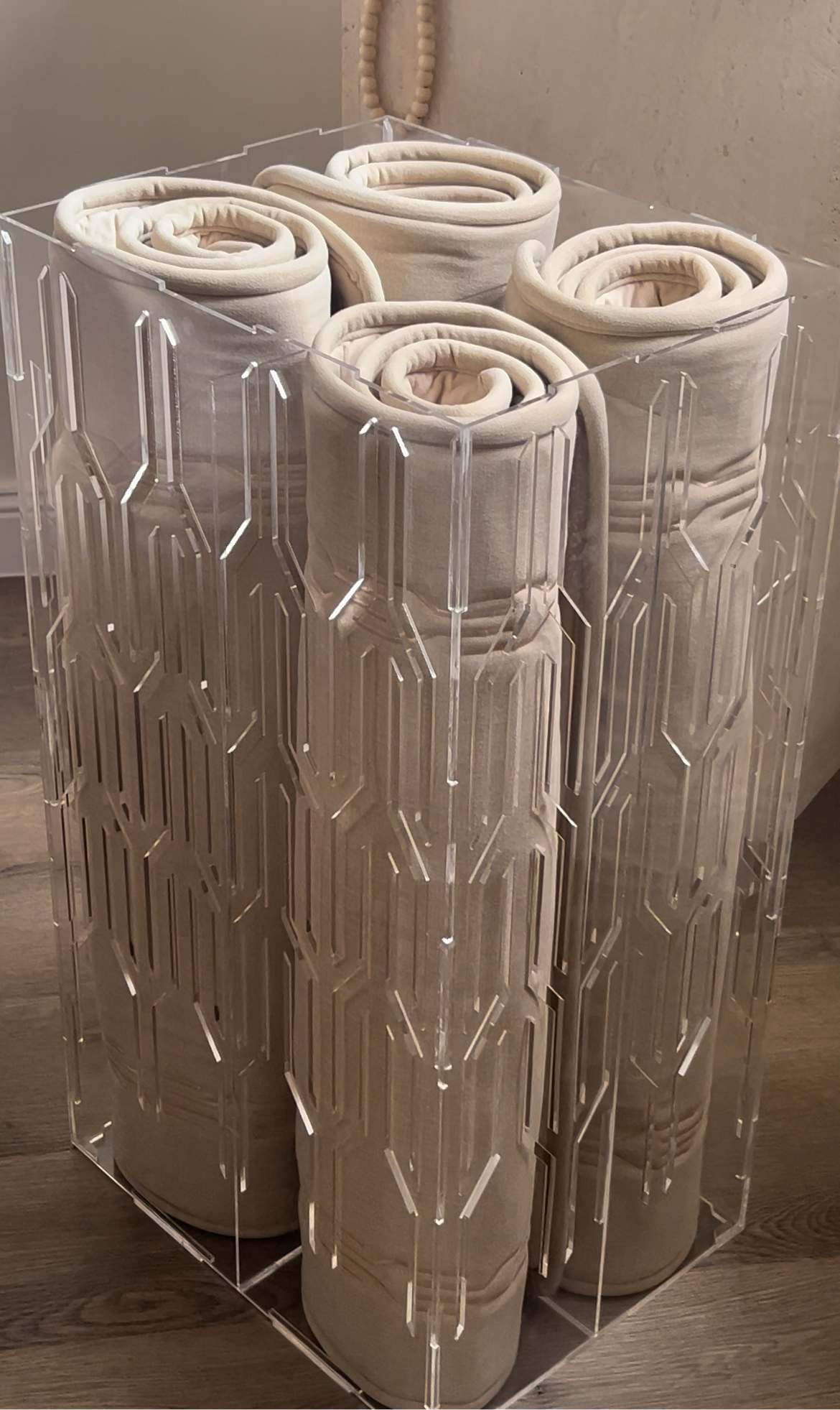 بكس مخرم مع ٤ سجادات.